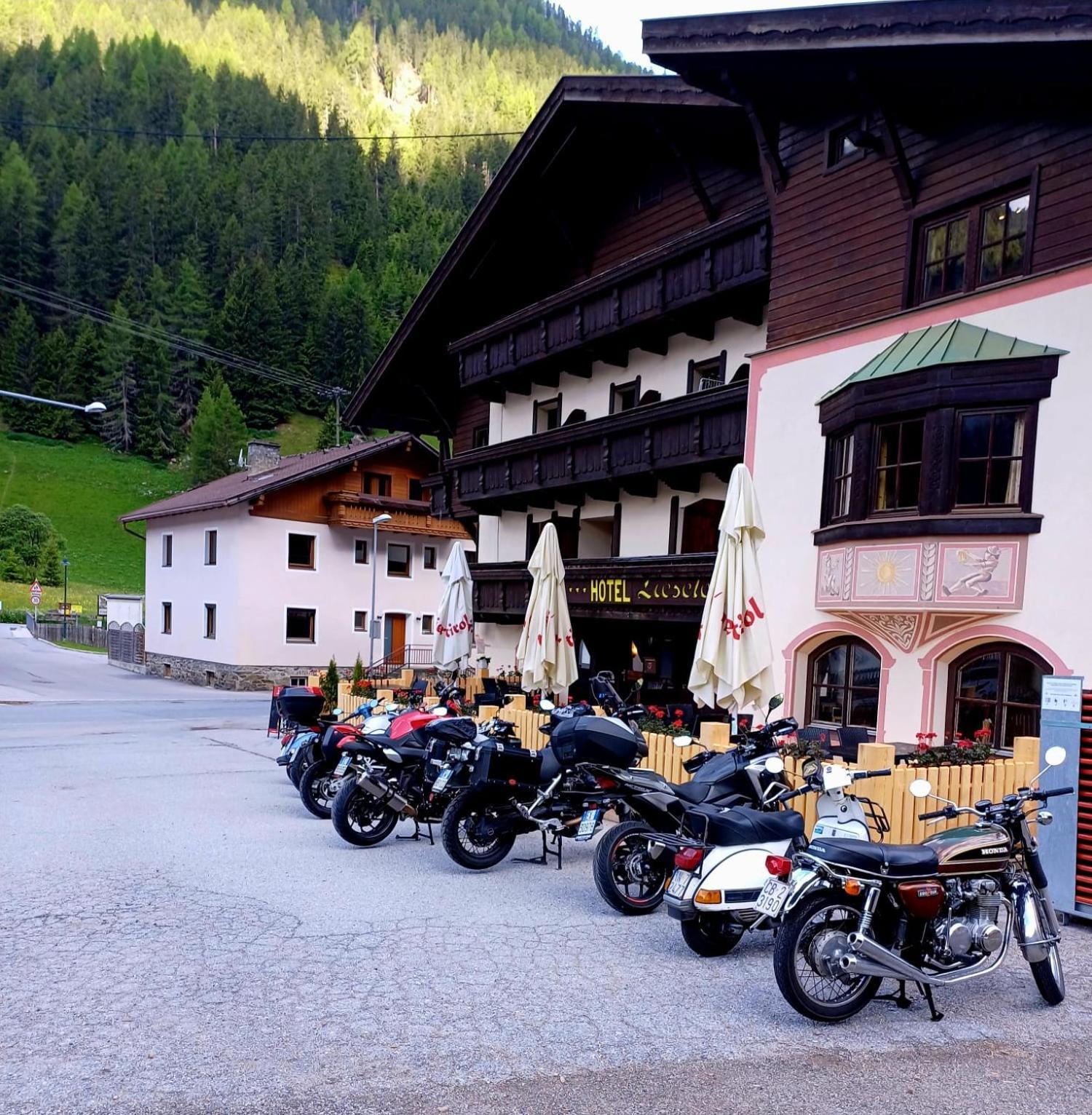 Hotel Restaurant Liesele Sonne Sankt Leonhard im Pitztal Exterior foto